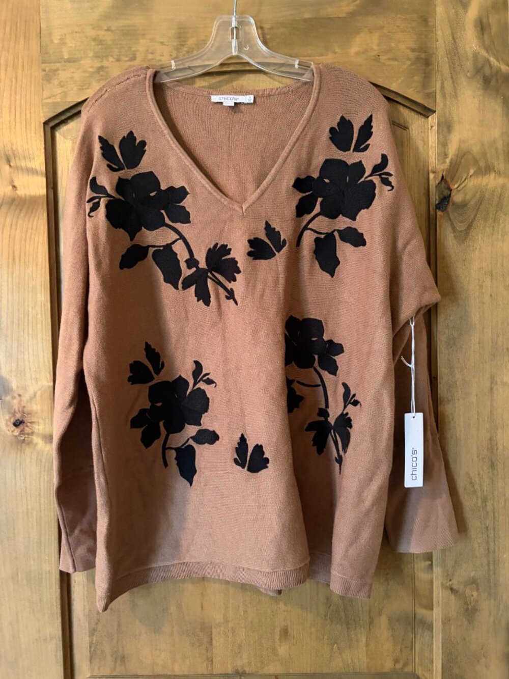 NWT Chicos embroidered sweater-camel with embroidered flowers Chicos size 3-ExLG - Picture 3 of 5